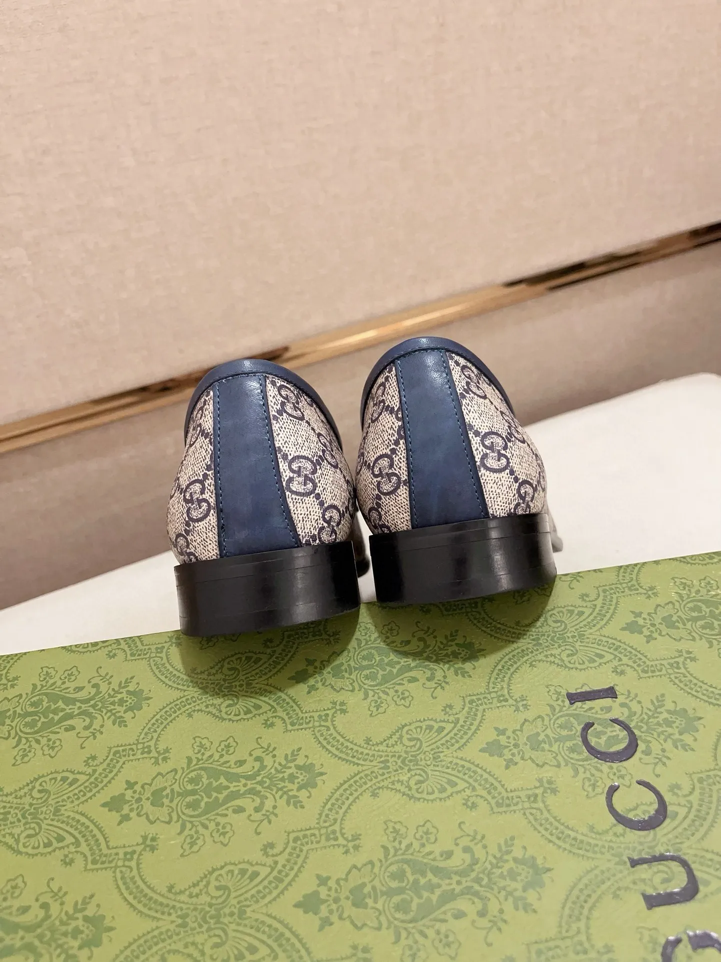 Men's shoes 💰: 520💰 (GUCCI) New product series ss hot new products 💢 💠 Casual suit shoes 👞, top imported materials Upper hardware buckles and shoe side logos, insoles and soles with brand logos 💠 💎 Upper: imported PVC material 100% 💎 Lining: cowhide/100% 💎Feet: cowhide/100% 💎Sole: rubber/100% 💎SIZE: 38 39 40 41 42 43 44 Can be customized 45